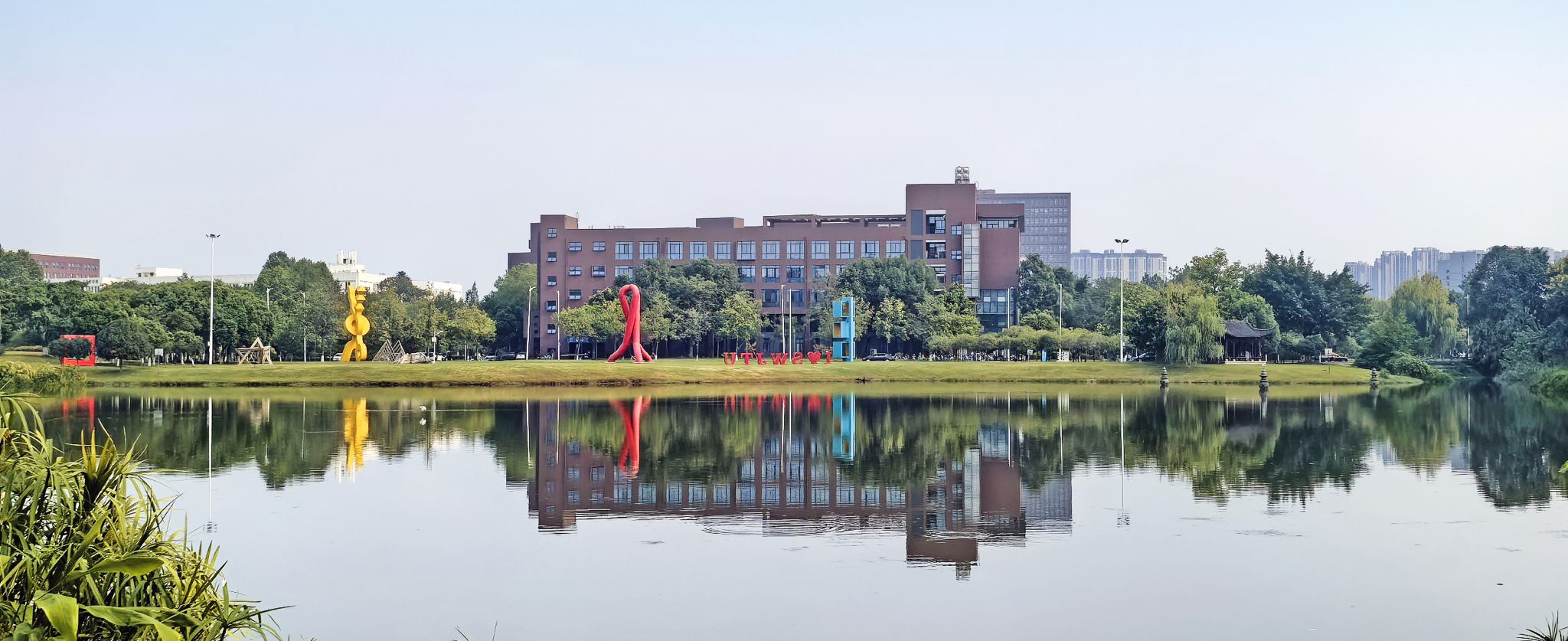 建筑策划助力“好房子、好小区、好社区、好城区”建设学术论坛在黄瓜视频
隆重召开